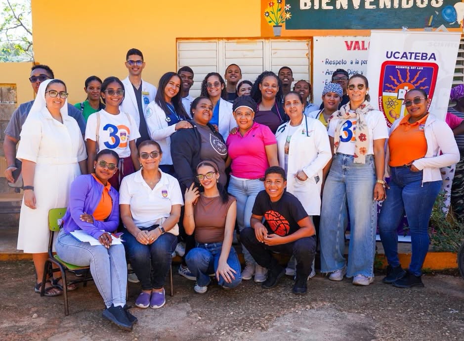 UCATEBA lleva atención médica gratuita a comunidades de Pedernales